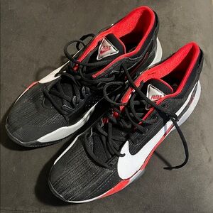 Nike Men's Black and Red Athletic Sneakers